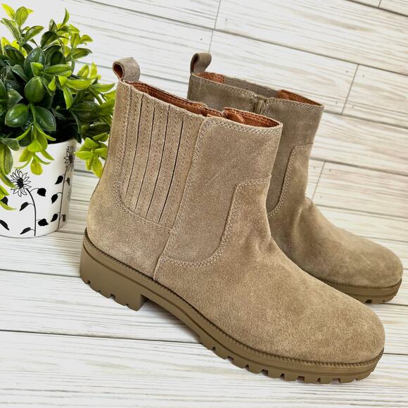 NWOT Lucky Brand Hazyl Taupe Suede Lug Sole Chunky Ankle Booties Size: 8.5 - Picture 1 of 12